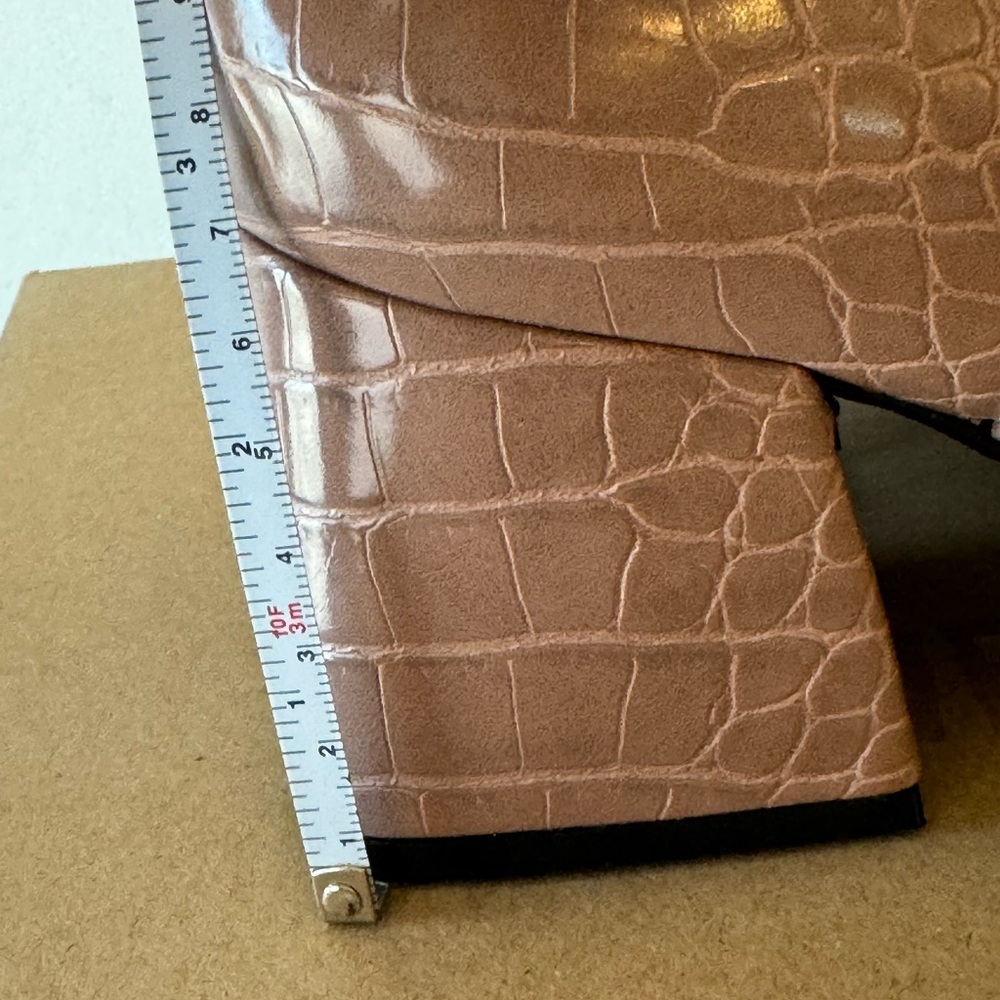 NIB Steve Madden "Darma" Crocodile Embossed Blush Tan Ankle Bootie Size 8 - Picture 13 of 16